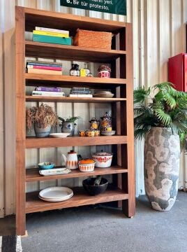Crate & Barrel Kitaplık