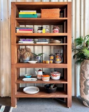 Crate & Barrel Kitaplık