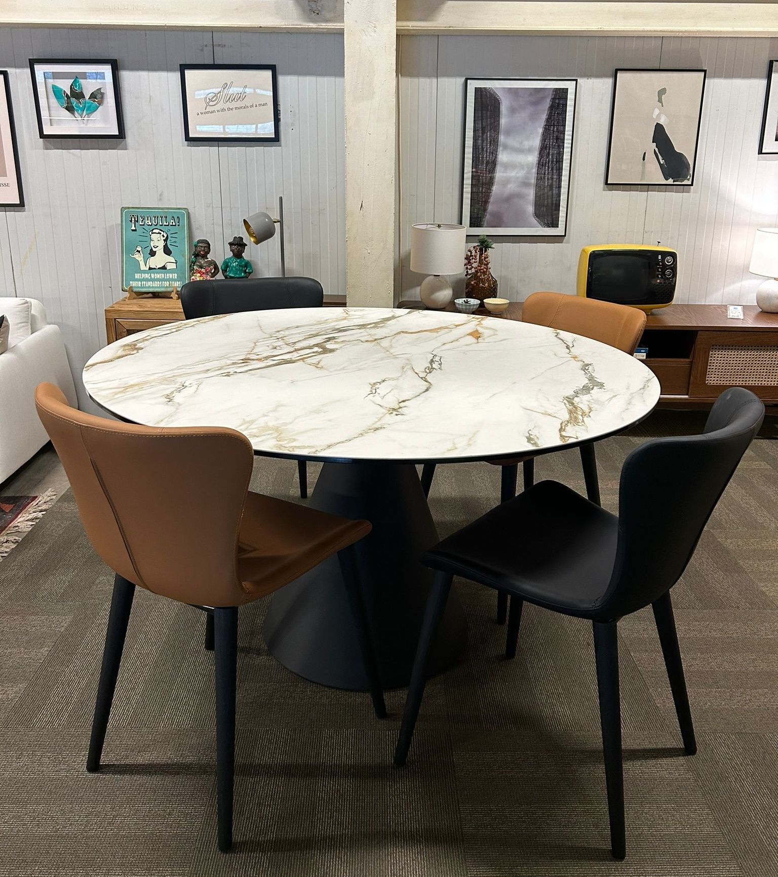 İthal Temperli Cam Üstü Porselen Masa