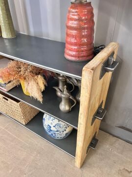 Dresuar/Kitaplık