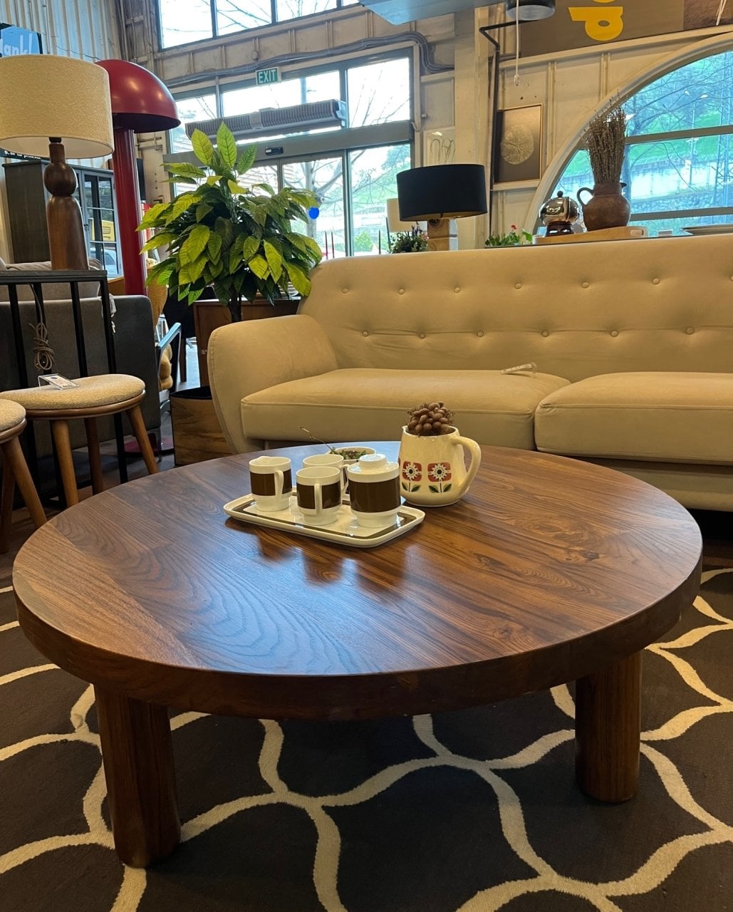 Yuvarlak Meşe ceviz cilalı sehpa