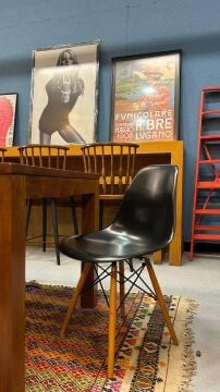 Eames Sandalye