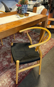Wishbone Sandalye