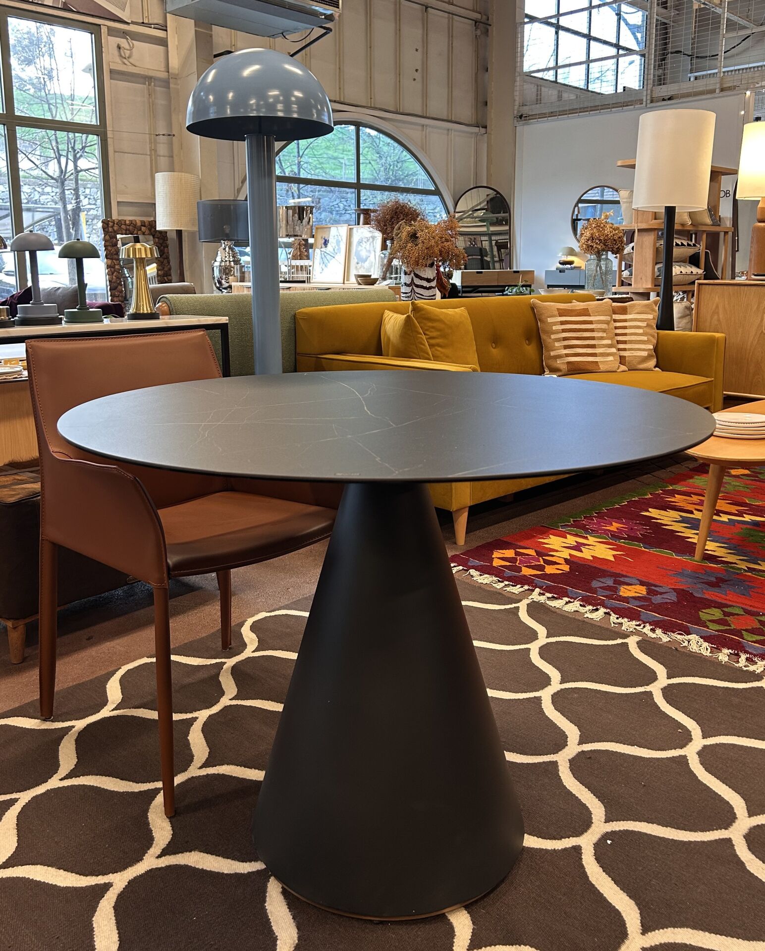 İthal Temperli Cam Üstü Porselen Masa