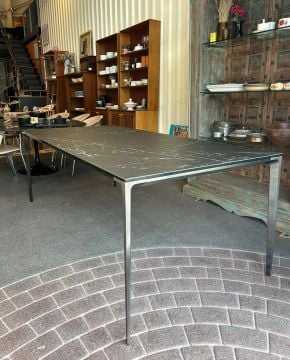 İthal Temperli Cam Üstü Porselen Masa