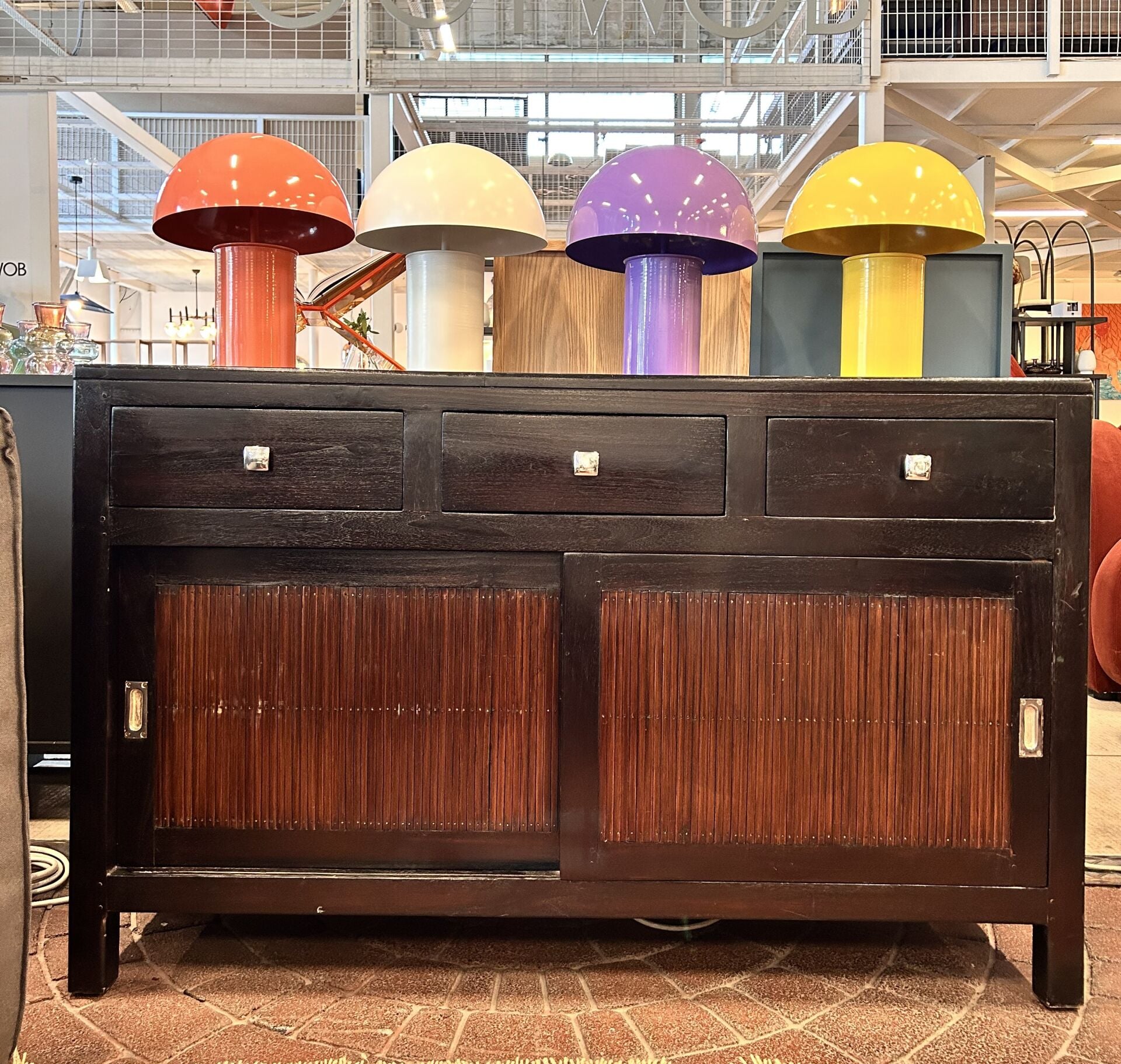 Masif ceviz ve bambu büfe