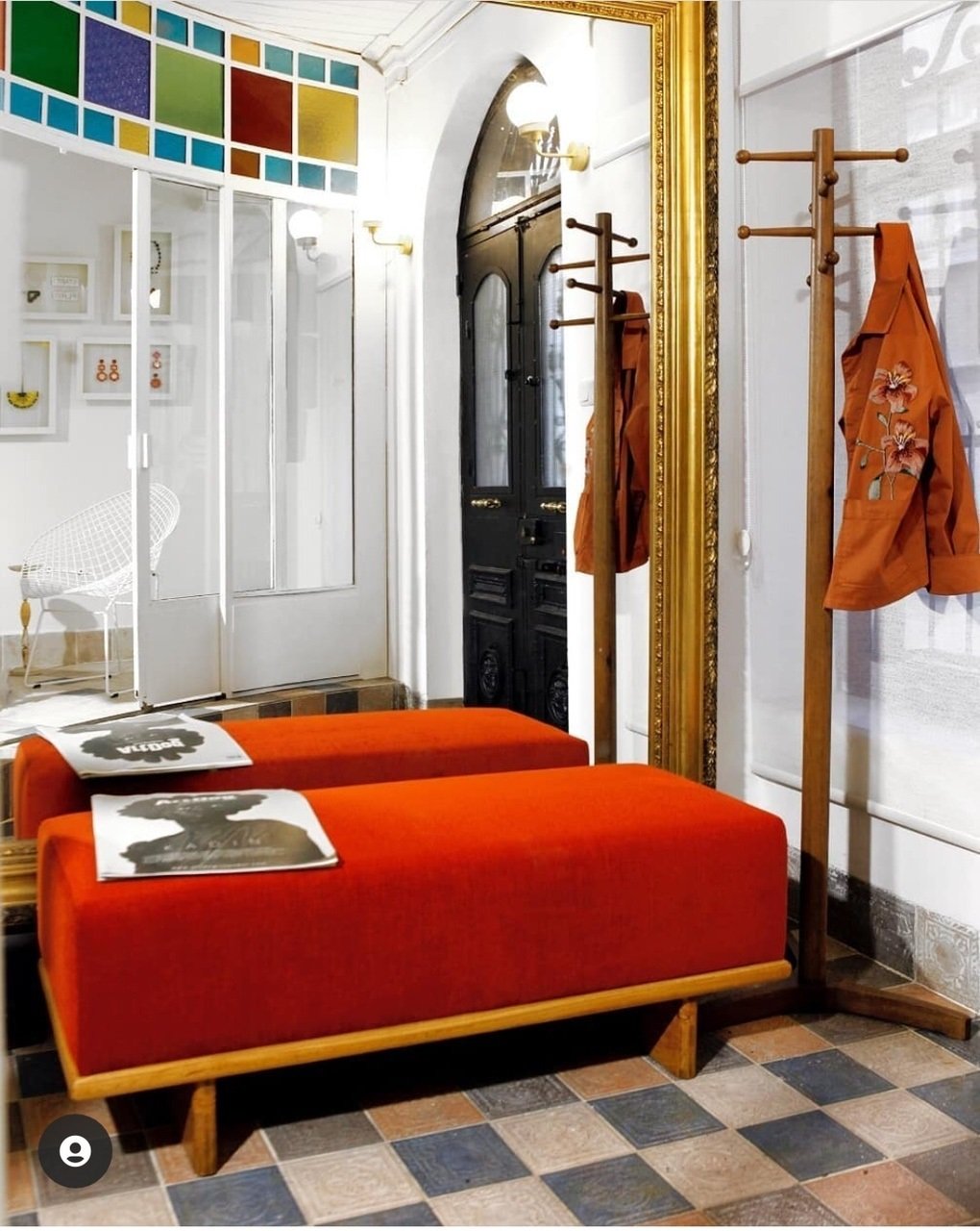 Turuncu masif ayaklı bank