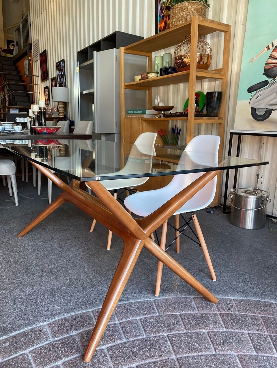 Meşe ayaklı cam masa