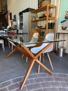 Meşe ayaklı cam masa